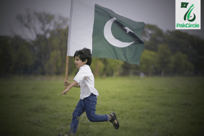 Young Boy Skates Through Gaza Carrying Pakistan’s Flag